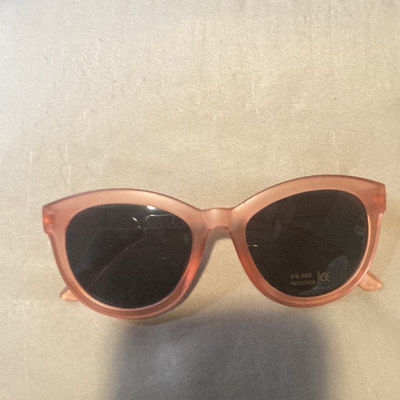 UV 400 protection - Picture 10 of 13